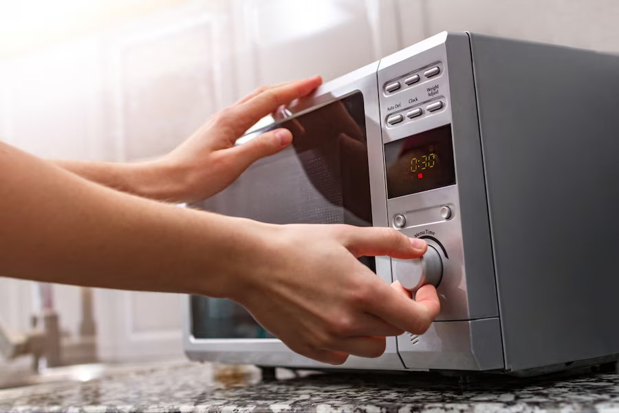 Should You Put Tea or Coffee in the Microwave to Reheat
